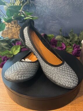 NIB bernie mev.  Hazel Pewter Slip On Flats Size 8.5 EU 39